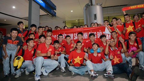ĐT Futsal Việt Nam ngỡ ngàng được NHM dành tình cảm đặc biệt