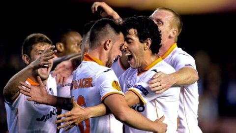 Thua 0-3 lượt đi, thắng 5-0 lượt về, Valencia vào bán kết Europa League