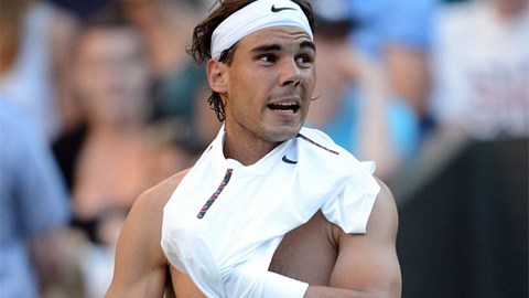Điểm tin Thể thao ngày 12/4: Vì sao Nadal hay cởi áo?