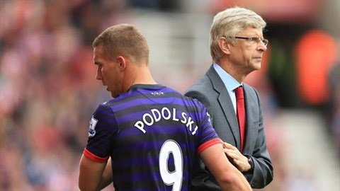 Podolski bất mãn với HLV Wenger