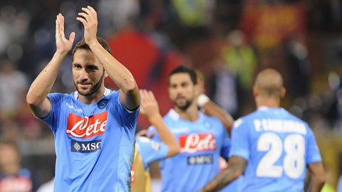 Napoli 4-2 Lazio: Higuain lập hat-trick
