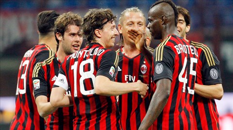 Milan: Seedorf có cơ giữ ghế HLV