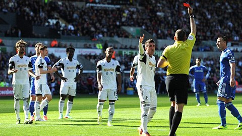 Bạo loạn ở Swansea: 6 cầu thủ “tẩn” nhau trên sân tập!