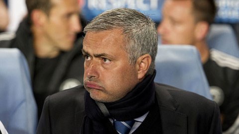 Mourinho "chúc mừng" học trò sau thất bại của Chelsea