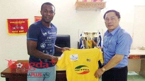 Thanh Hóa ký hợp đồng với cầu thủ chỉ đá "phủi" trong 2 năm qua