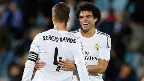 Pepe và Ramos là hai trụ cột của Real Madrid, với sự phối hợp tuyệt vời và tinh thần đội nhóm cao. Hãy xem hình ảnh của cặp đôi này để thấy được sự hiệu quả và đẳng cấp của Real Madrid trên sân cỏ.