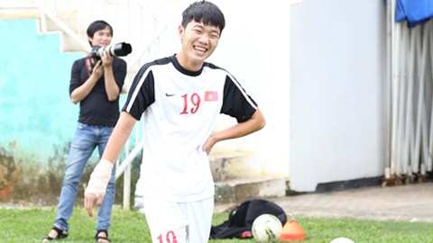 Sinh nhật đầy cảm xúc của đội trưởng U19 Việt Nam