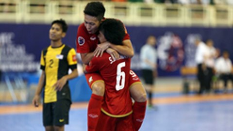 VCK futsal châu Á 2014: ĐKVĐ Nhật Bản bất ngờ thua trận