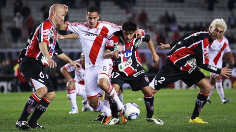 04h15 ngày 5/5, River Plate vs Racing Club