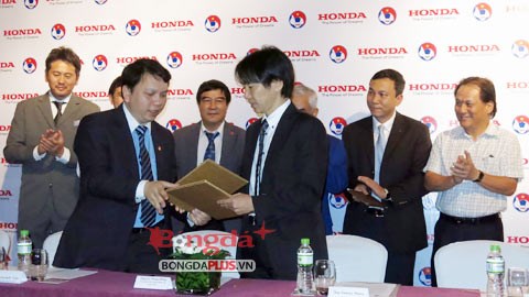 Điểm tin trưa 10/5: ĐT Việt Nam ký kết hợp đồng với HLV Toshiya Miura