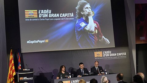 Carles Puyol nghẹn ngào trong buổi họp báo chia tay Barca