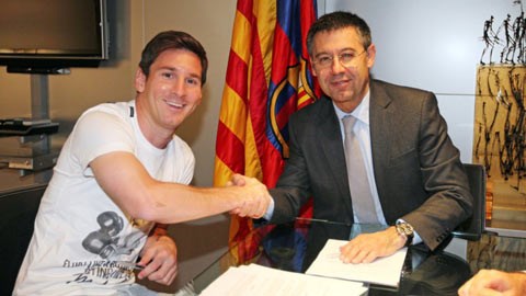 Messi tranh thủ ký hợp đồng tăng lương trước khi về Argentina
