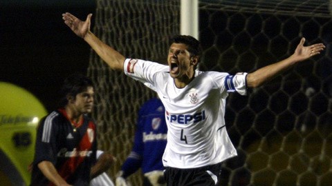 08h00 ngày 29/5, Corinthians vs Cruzeiro, Quật ngã đội đầu bảng