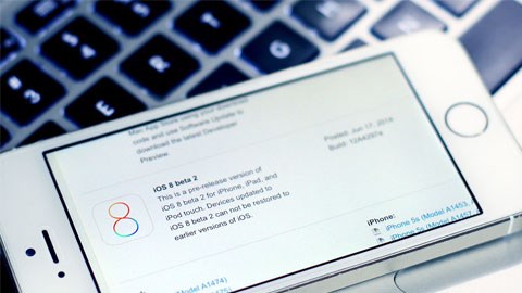iOS 8 Beta 2 Tidbits: Podcasts cài sẵn, bàn phím QuickType cho iPad