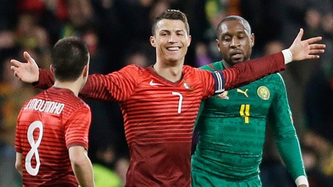 ĐT Bồ Đào Nha: Hãy để Ronaldo chơi tự do!