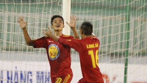 Lượt trận mở màn vòng loại U17 QG báo Bóng đá – Cúp Thái Sơn Nam 2014: Đón mưa bàn thắng