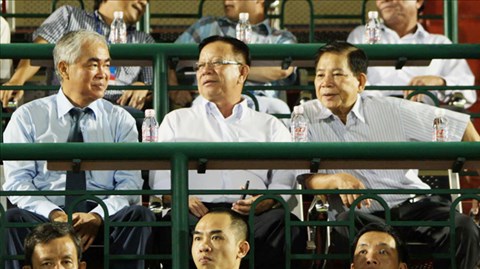 Nguyên Chủ tịch nước Nguyễn Minh Triết dự khán trận đấu của ĐTVN