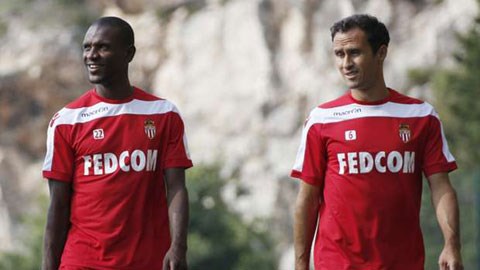 Monaco nói “không” với Valdes, gia hạn hợp đồng với Abidal và Carvalho