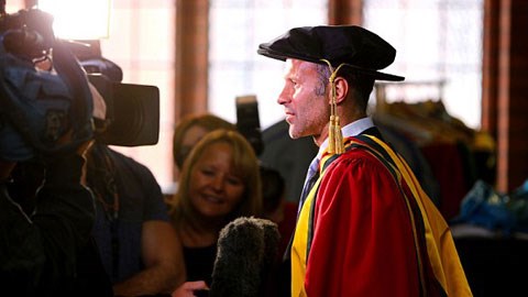 Ryan Giggs nhận bằng tiến sỹ danh dự của đại học Bolton