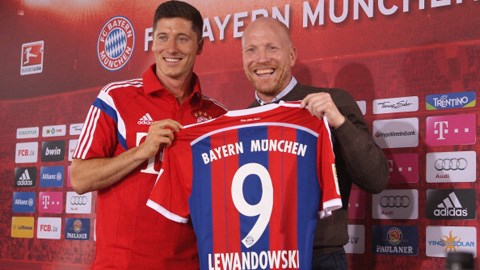 Robert Lewandowski ra mắt Bayern Munich với áo số 9