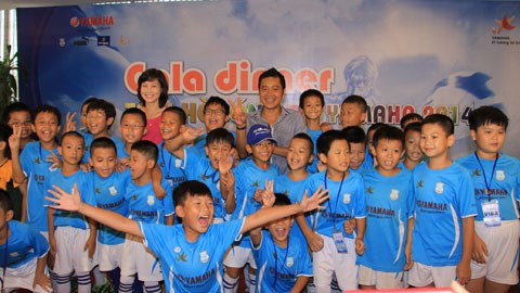 150 cầu thủ nhí đã hoàn thành khóa học "Trại Hè bóng đá Yamaha 2014" tại Hà Nội