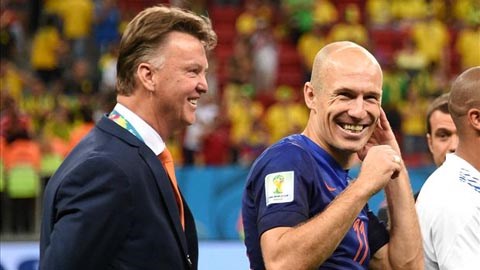 Van Gaal rủ rê về M.U, Robben khước từ
