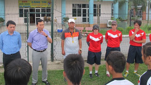 Lãnh đạo VFF thăm và động viên ĐT U19 nữ Việt Nam