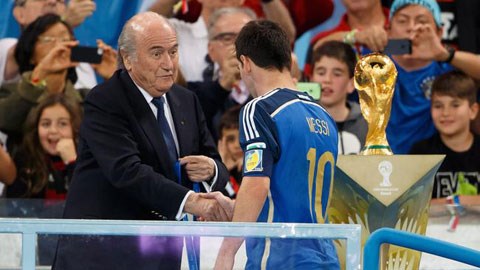 Điểm tin sáng 15/7: Chủ tịch FIFA sốc khi Messi nhận QBV World Cup