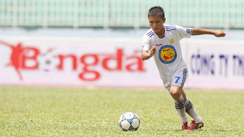 Nguyễn Quang Hải (U17 HN T&T): Cầu thủ V-League ở sân chơi U17!