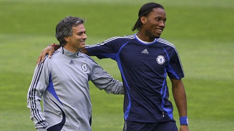 Drogba ký hợp đồng 1 năm với Chelsea