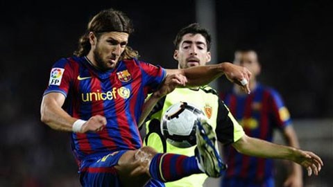 Barca: 7 năm không chiêu mộ được 1 trung vệ "ngon"