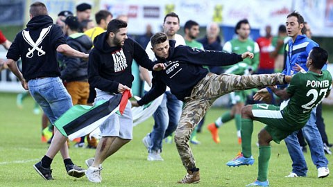 CĐV Palestine tấn công cầu thủ của Maccabi Haifa