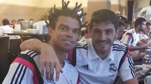 Pepe khoe kiểu tóc "kỳ dị"