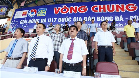 Lãnh đạo tỉnh Thừa Thiên Huế và VFF đến dự khán lễ bế mạc VCK U17 QG báo Bóng đá - Cúp Thái Sơn Nam 2014