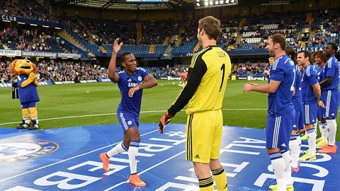 Stamford Bridge nồng nhiệt chào đón Drogba