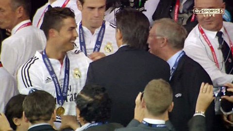 Ronaldo cười hết cỡ khi tái ngộ Sir Alex ở Siêu Cup châu Âu