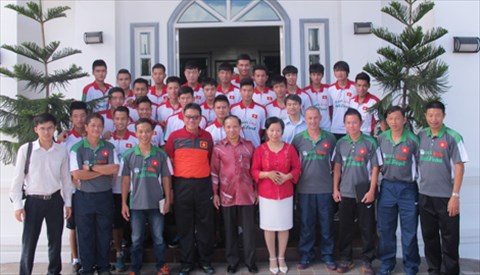 Chùm ảnh U19 Việt Nam thăm Đại sứ quán Việt Nam tại Brunei