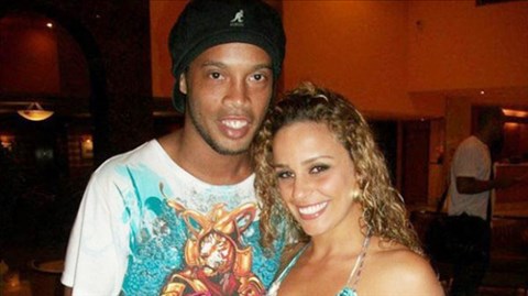 Ronaldinho kết thúc đời độc thân