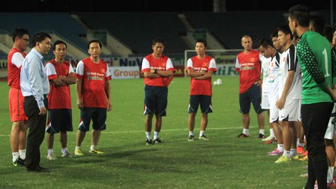 TTK VFF Lê Hoài Anh thăm và động viên U19 Việt Nam