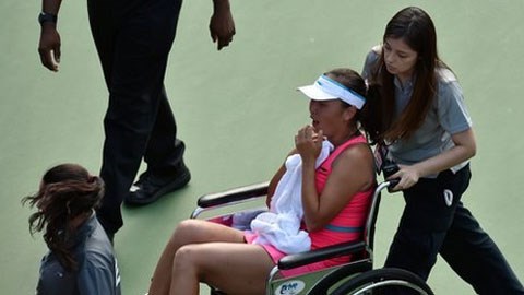 Bán kết US Open: Peng rời sân bằng xe lăn, Wozniacki gặp Williams ở chung kết