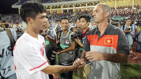 HLV Guillaume Graechen (U19 Việt Nam): “Phải trở lại mặt đất để bước tiếp”