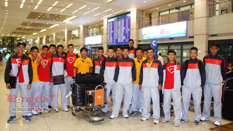 Chùm ảnh: Đội tuyển Olympic Việt Nam đặt chân tới Hàn Quốc