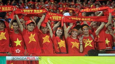 Chùm ảnh: CĐV U19 Việt Nam ăn mừng chiến thắng