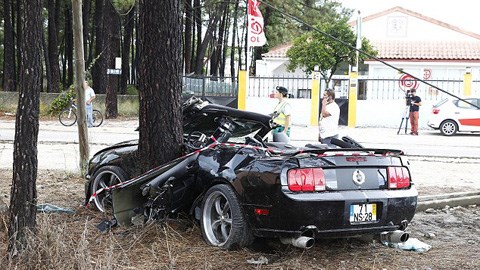 Sao Benfica thoát chết sau tai nạn xe kinh hoàng