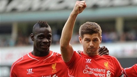 Balotelli và Gerrard "tự sướng" sau chiến thắng của Liverpool