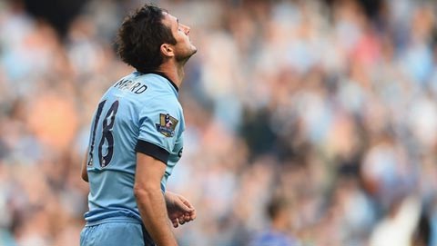 Mourinho "câm lặng", Lampard suýt ứa nước mắt