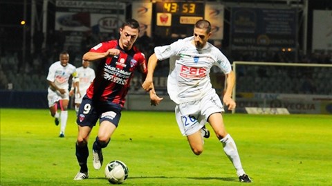 01h30 ngày 30/9: Clermont vs Troyes
