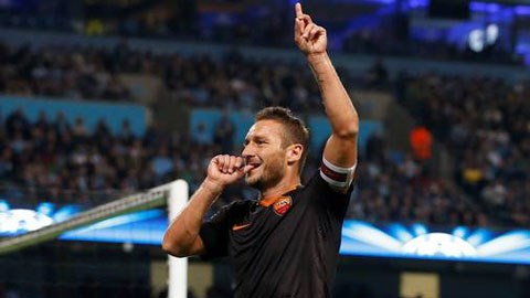 Totti đi vào lịch sử Champions League