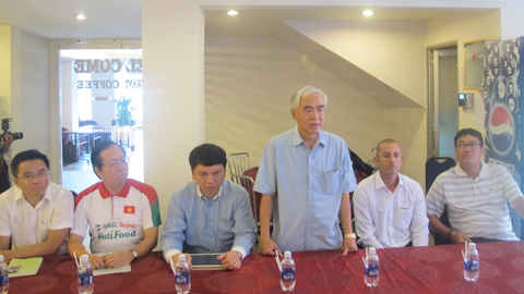 Chủ tịch VFF Lê Hùng Dũng gặp gỡ và động viên U19 Việt Nam