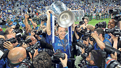 Terry "phá vỡ im lặng" về chuyện ăn mừng vô địch Champions League 2012